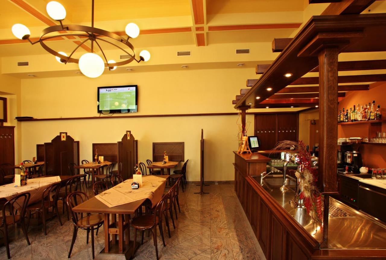 Hotel Slavie Pelhřimov Dış mekan fotoğraf